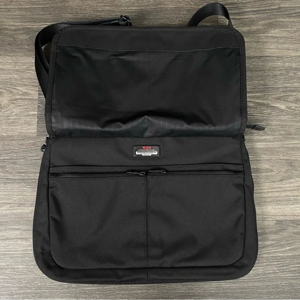 Tumi Alpha Slim Expandable Messenger Bag Black Ballistic Nylon Flip Over 22177DH